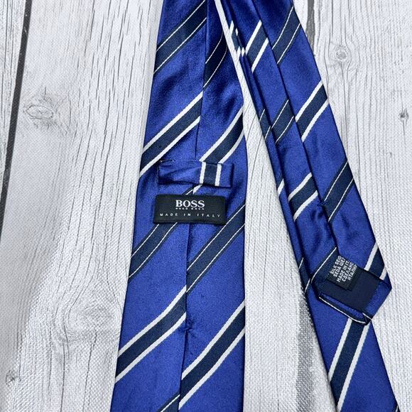 Hugo Boss Blue White Tonal Bias Slim Neck Tie 100% Silk - Picture 3 of 5